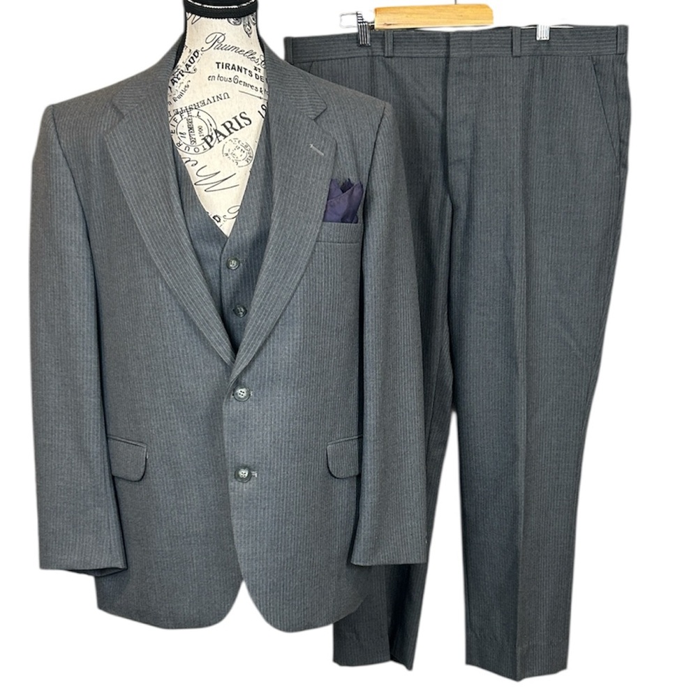 Classic Gray Three-Piece Mens Suit - Modern Tailored Fit